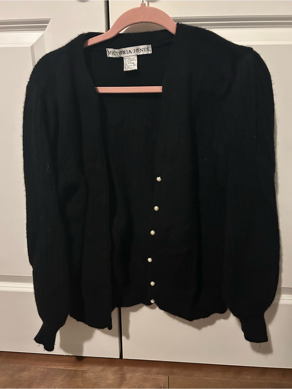 Vintage: Victoria Jones Woman Black Pearl-Accent Knit Cardigan